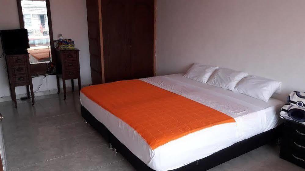 Hostal Deluxe Santander マニサレス エクステリア 写真