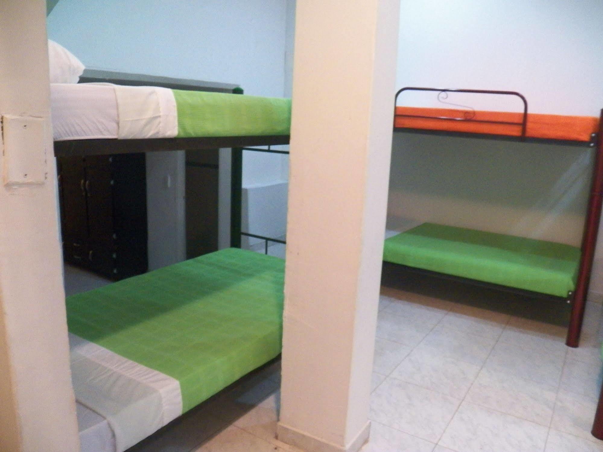 Hostal Deluxe Santander マニサレス エクステリア 写真
