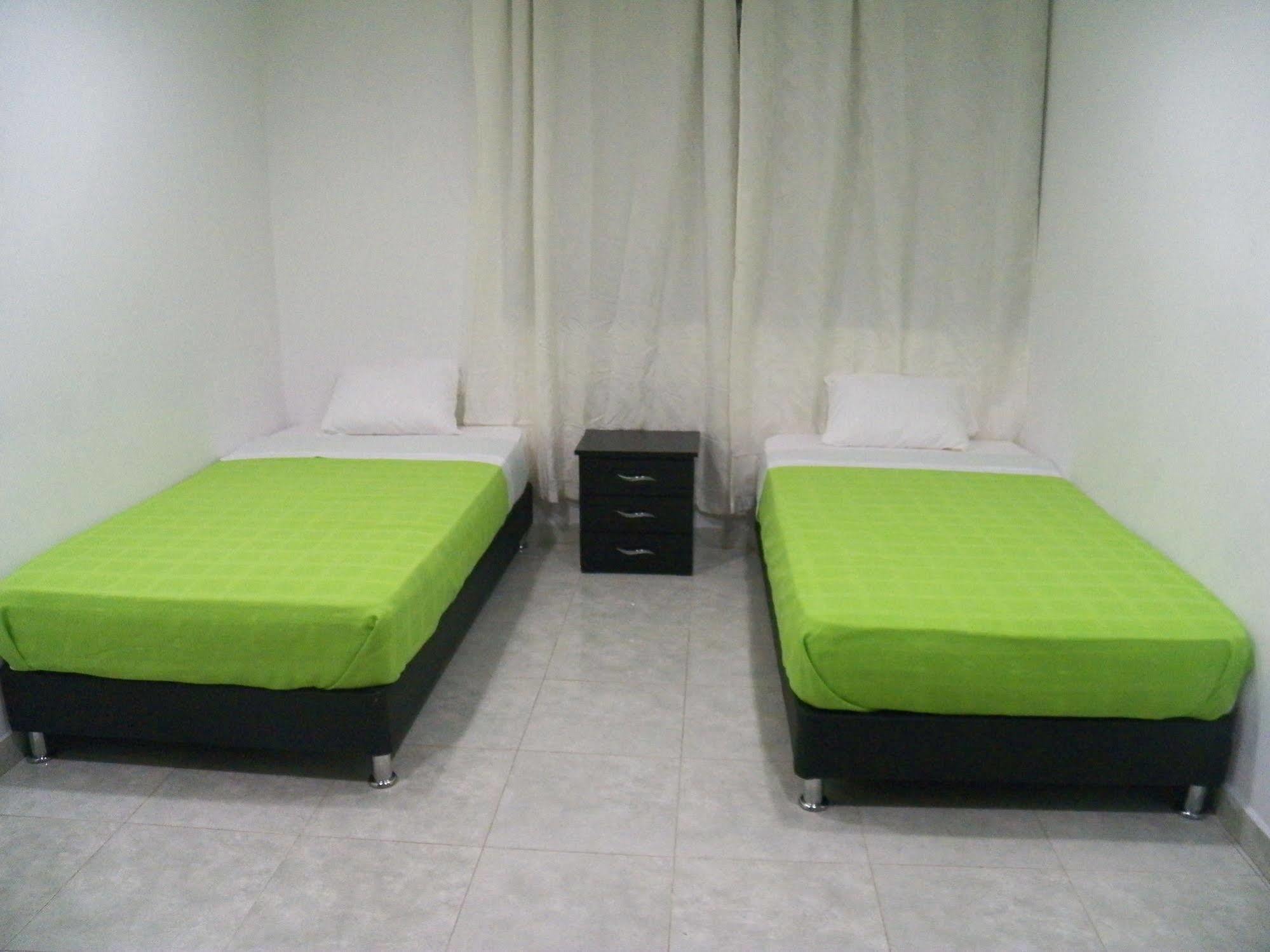 Hostal Deluxe Santander マニサレス エクステリア 写真