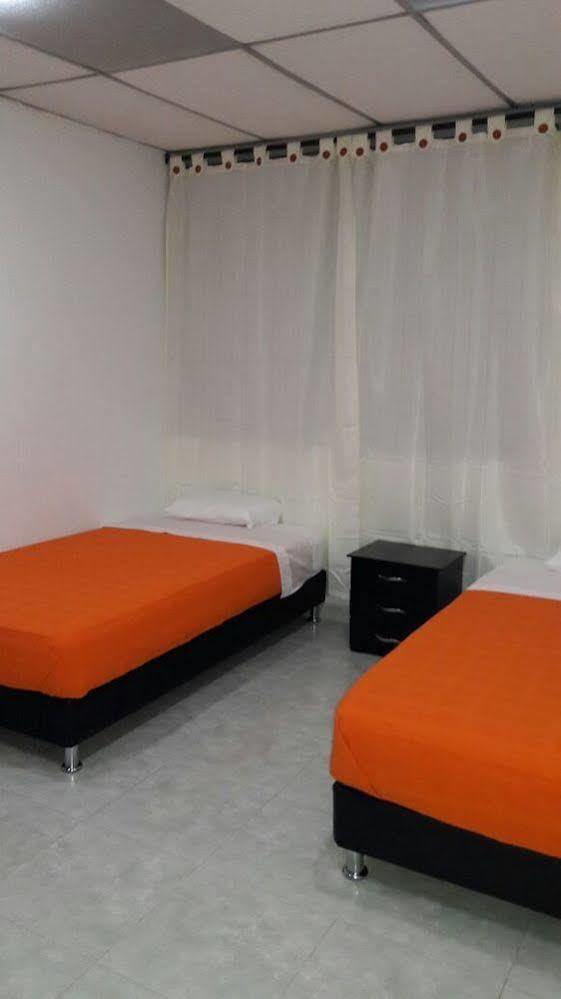 Hostal Deluxe Santander マニサレス エクステリア 写真